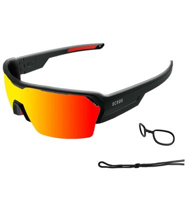 Gafas de sol deportivas Ocean Race negras con lentes polarizadas Red Revo y correa de neopreno.