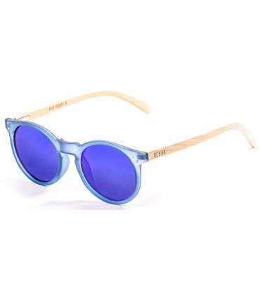 Gafas de sol Ocean Lizard Wood Blue con montura azul mate, patillas de bambú y lentes polarizadas espejo azul.