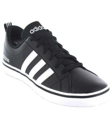 Zapatilla Adidas Vs Pace Negro de piel sintética con tres bandas laterales y diseño minimalista.