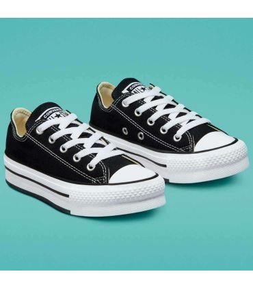 Zapatillas Converse Chuck Taylor All Star Platform Jr Negro de corte bajo con suela de plataforma.