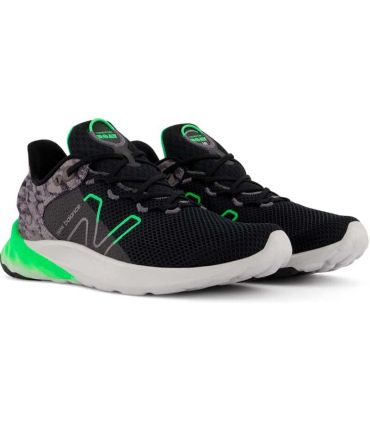 Zapatilla New Balance Fresh Foam Roav v2 para running infantil, diseño deportivo con soporte y confort.