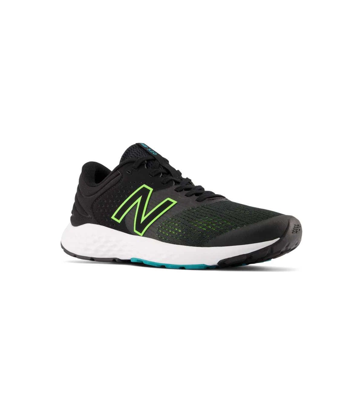 Zapatillas New Balance 520v7 color negro con entresuela acolchada y talón moldeado para mayor confort y soporte.