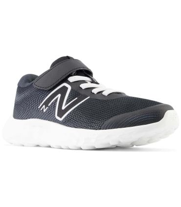 Zapatillas New Balance 520 V8 Jr color negro para running infantil y entrenamientos deportivos de niño.