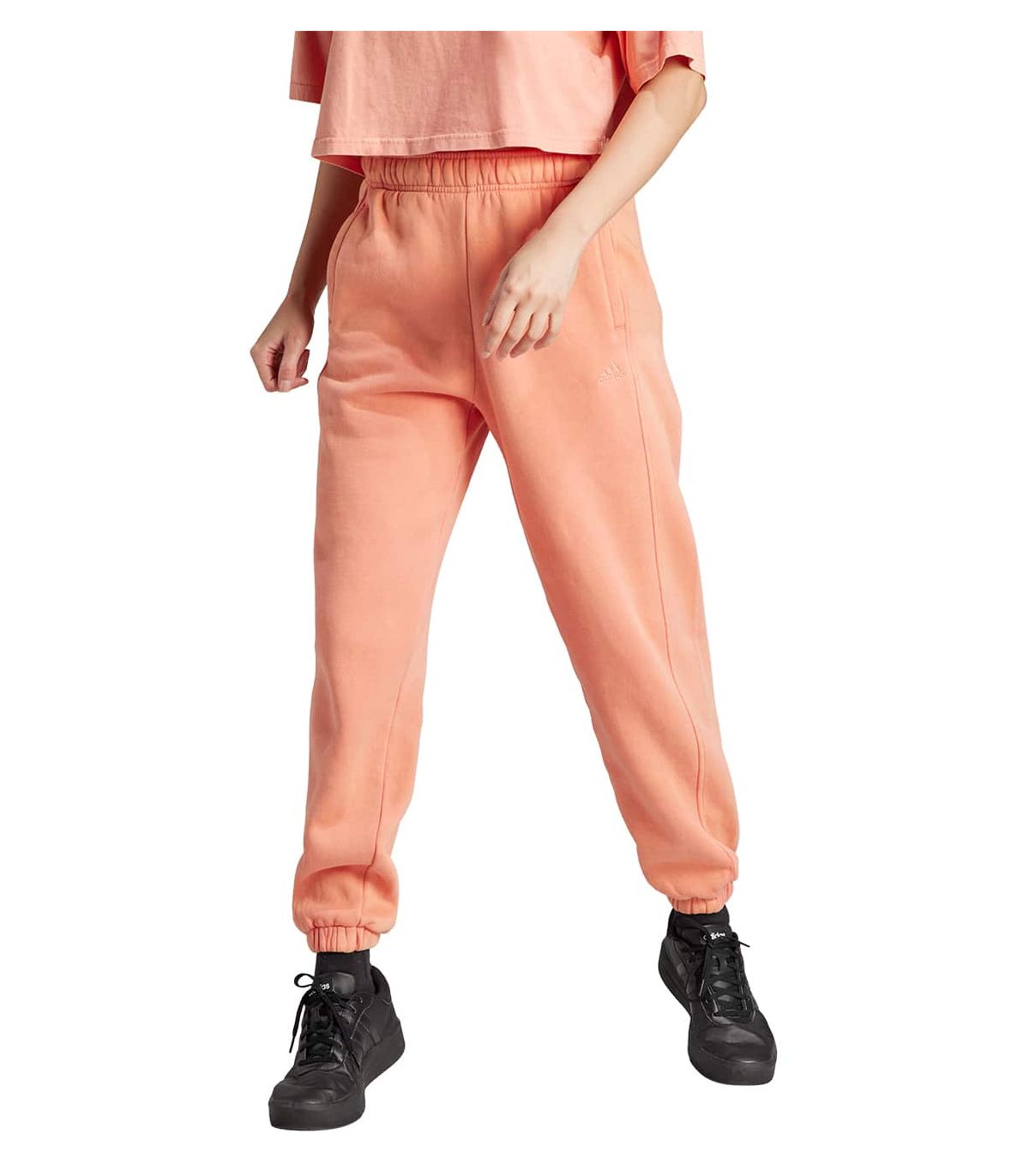 Pantalón Adidas All Szn rosa para mujer, corte holgado de algodón con cintura y puños elásticos.