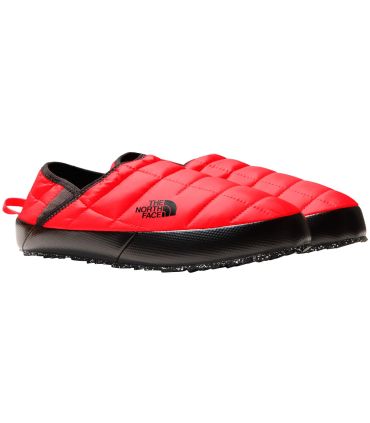 Pantuflas técnicas The North Face Thermoball Traction Mule 5 rojo, aislamiento térmico Eco y suela de goma reciclada.
