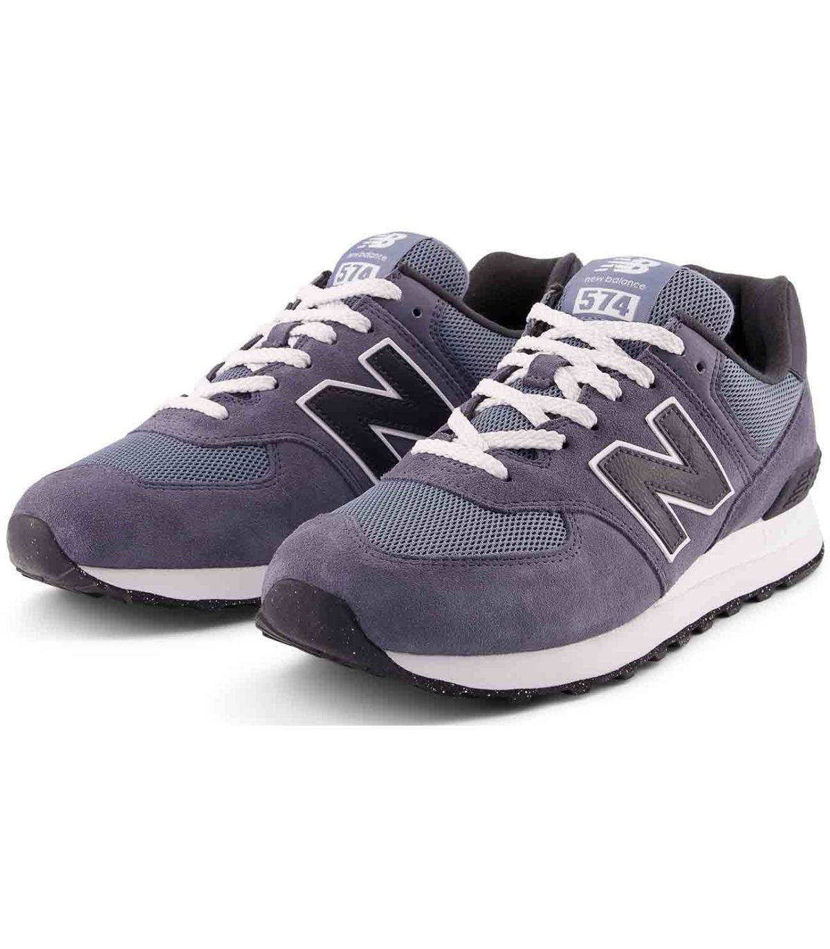 Zapatillas New Balance U574GGE grises de diseño clásico con suela de goma y detalles en blanco.