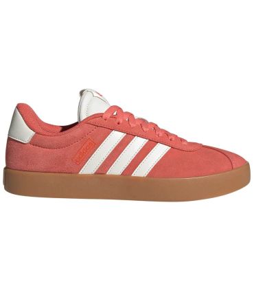 Zapatillas Adidas VL Court 3.0 de ante rojo para mujer con suela de goma vulcanizada y estilo skate.