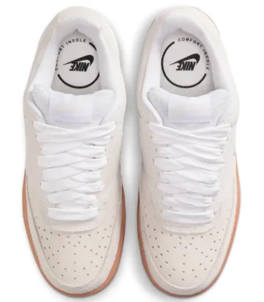 Nike Court Vision Low Beige Mujer | Puntera perforada y suela caramelo