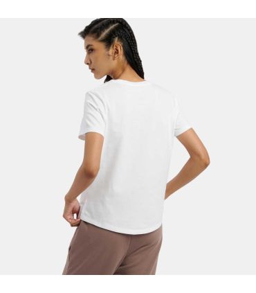 Nike Camiseta Sportswear Club Essentials Blanco Mujer | Swoosh