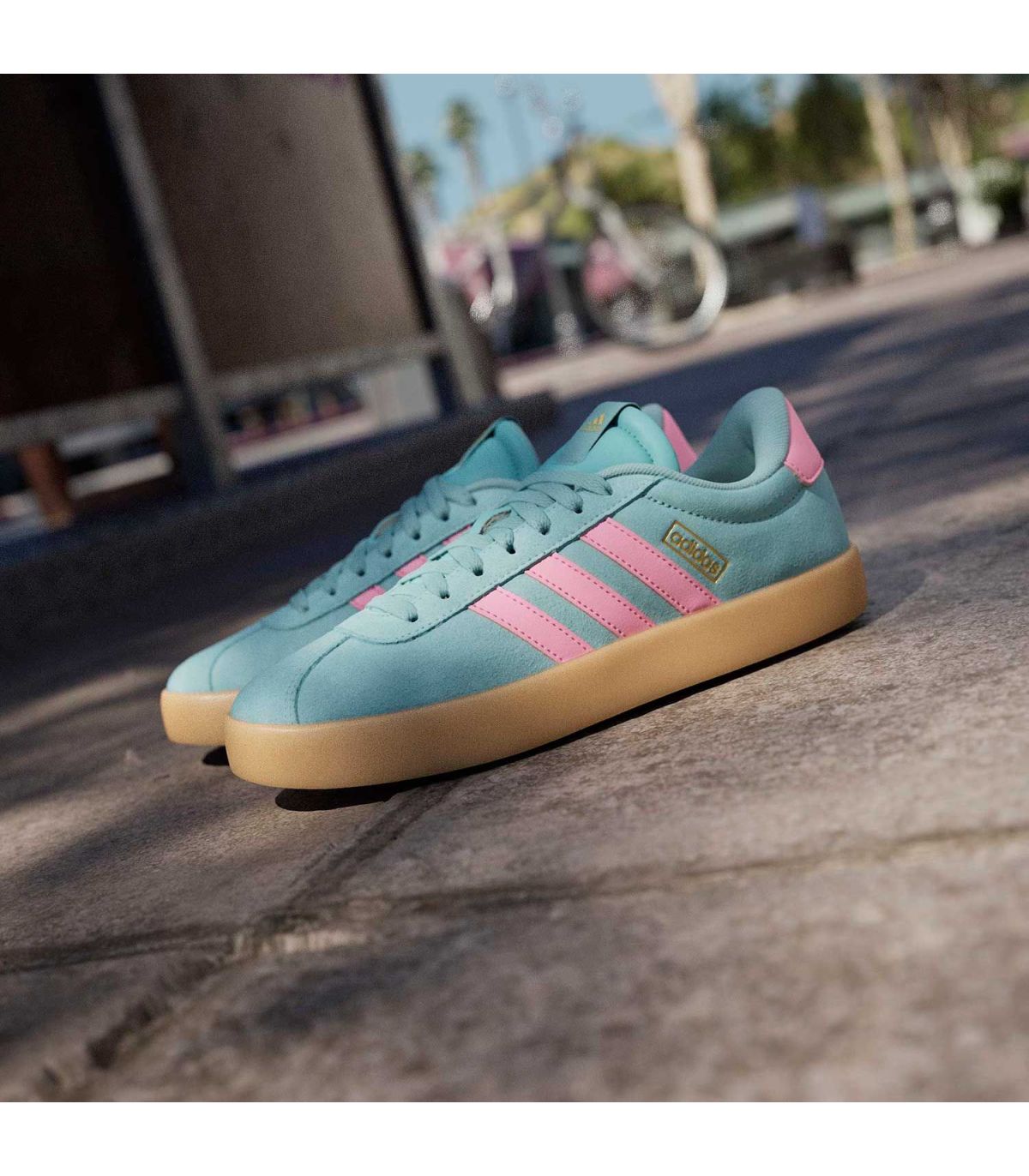 Adidas VL Court 3.0 18 Mujer | Ante verde y franjas rosas