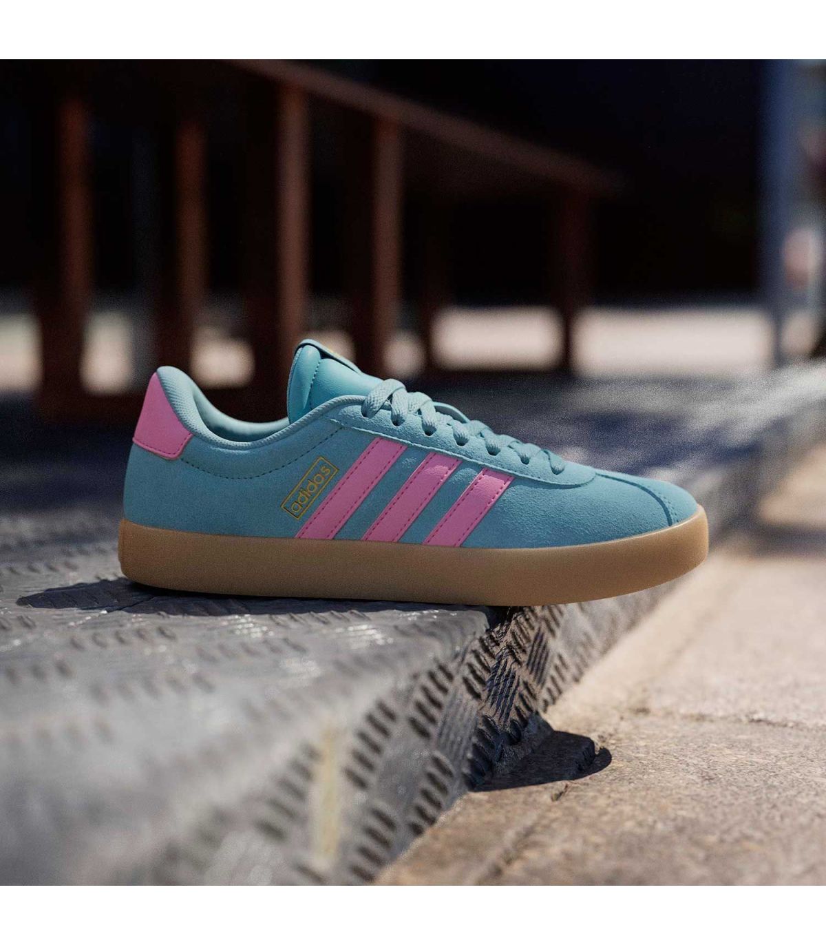 Adidas VL Court 3.0 18 Mujer | Ante verde y franjas rosas