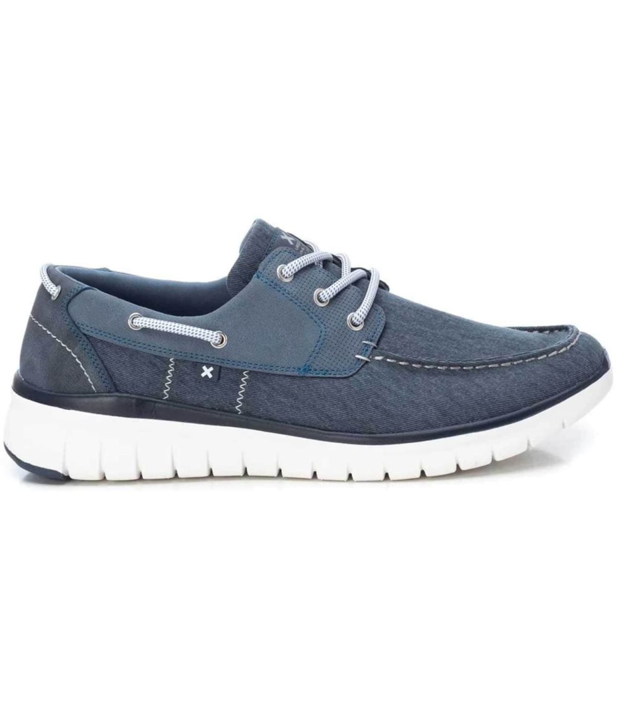 Zapato casual XTI 14231001 azul de hombre, estilo deportivo y ligero para uso urbano.