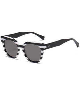 Gafas de sol polarizadas Ocean Grande Plaze con montura negra y blanca brillante y lentes ahumadas.