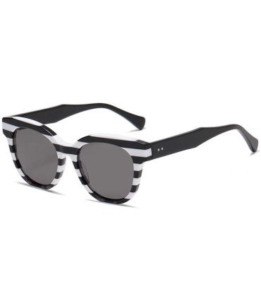 Gafas de sol polarizadas Ocean Grande Plaze con montura negra y blanca brillante y lentes ahumadas.