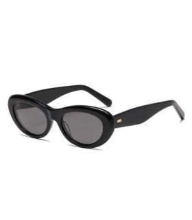 Gafas de sol polarizadas Ocean Sardinero con montura negro brillante y lentes ahumadas para deporte y uso diario.