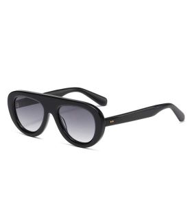 Gafas de sol polarizadas Ocean Cote des Basques con montura negra y lentes smoke.
