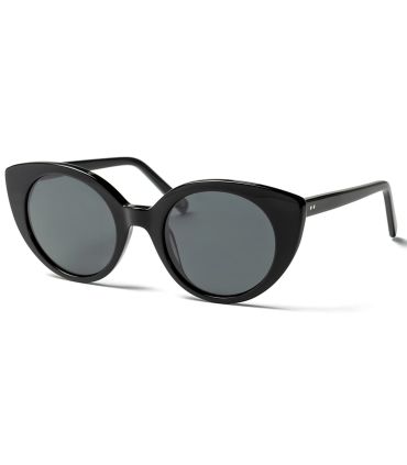 Gafas de sol polarizadas Ocean Greta para mujer con montura negra brillante y lentes ahumadas.