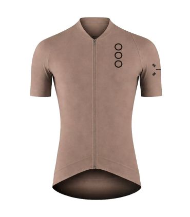 Camiseta de ciclismo manga corta Ecoon Pro Domancy color arena de alta transpirabilidad y ajuste aerodinámico.