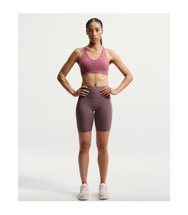 Sujetador deportivo Nike Universa rosa de alta sujeción y tejido transpirable para entrenamiento.