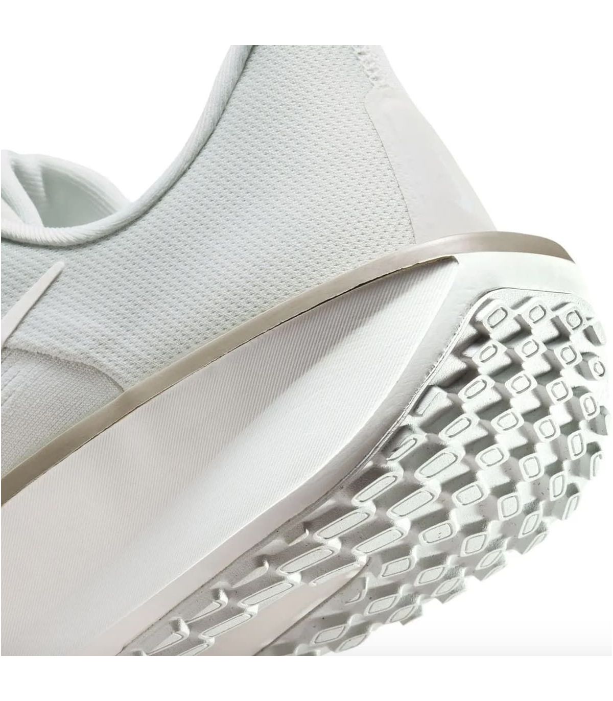 Nike Quest 6 Road | Espuma ComfiRide y pisada neutra